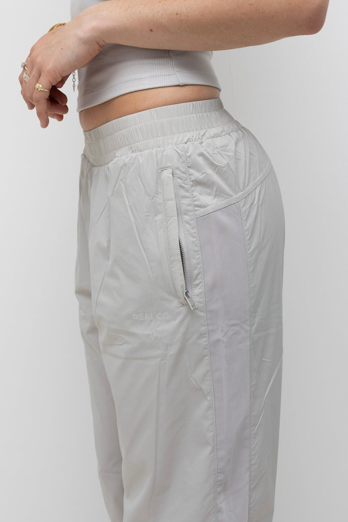 Zip hip pockets