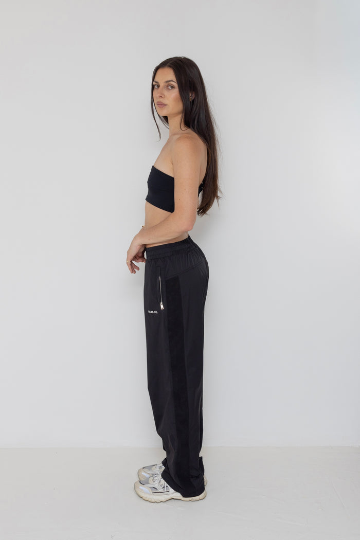 Straight, relaxed leg